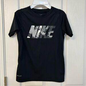Nike big boys Dri-Fit short sleeve top Size M in Black